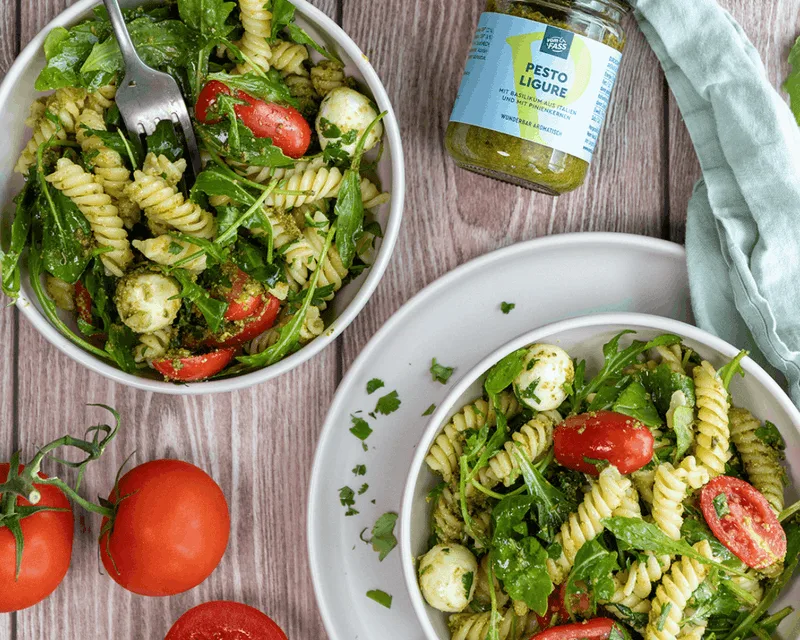 Caprese Pesto Pasta-Salat