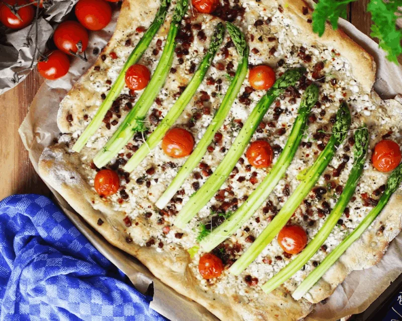 Flammkuchen mit grünem Spargel und BBQ Rauchöl