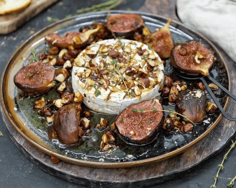Gebackener Camembert mit Feigen Balsam-Star und Haselnussöl