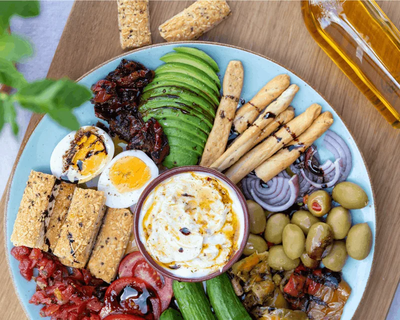 Savory Plate mit Antipasti