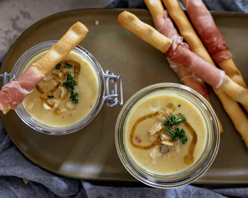 Spargelcreme-Suppe mit Haselnussöl